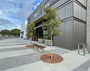 rei-front-entrance-patio
